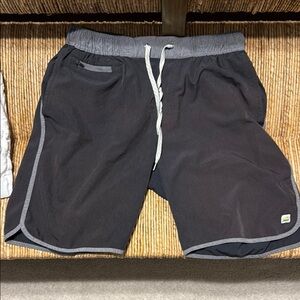 Vuori Banks 7.5 inseam shorts
